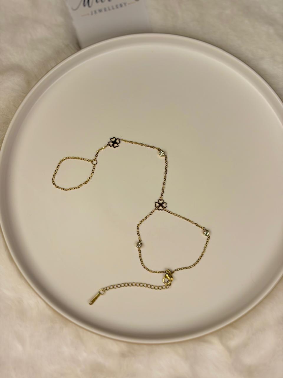 Golden Hand Chain - Heart (Style 2) - WAVE Jewellery