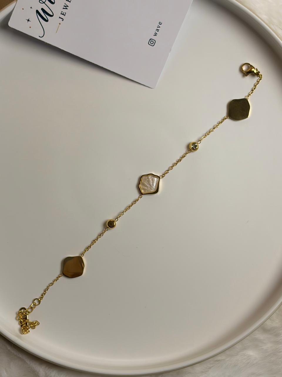 Golden Dainty Shell Bracelet - WAVE Jewellery
